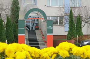 Front of property - Hotel Wilanów Warszawa by DeSilva (Warsaw)