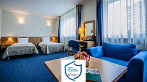 Premium bedding, desk, iron/ironing board (on request) - Hotel Wilanów Warszawa by DeSilva (Warsaw)