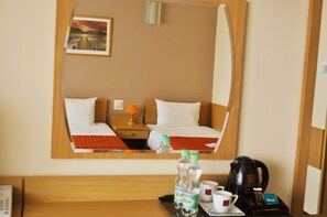 Premium bedding, desk, iron/ironing board, free cribs/infant beds - Hotel Wilanów Warszawa by DeSilva (Warsaw)