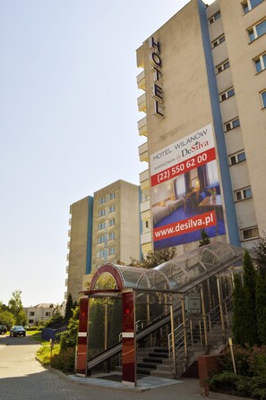 Vista frontal de la propiedad