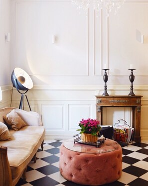 Reception - Vintage Boutique Hotel (Lviv)