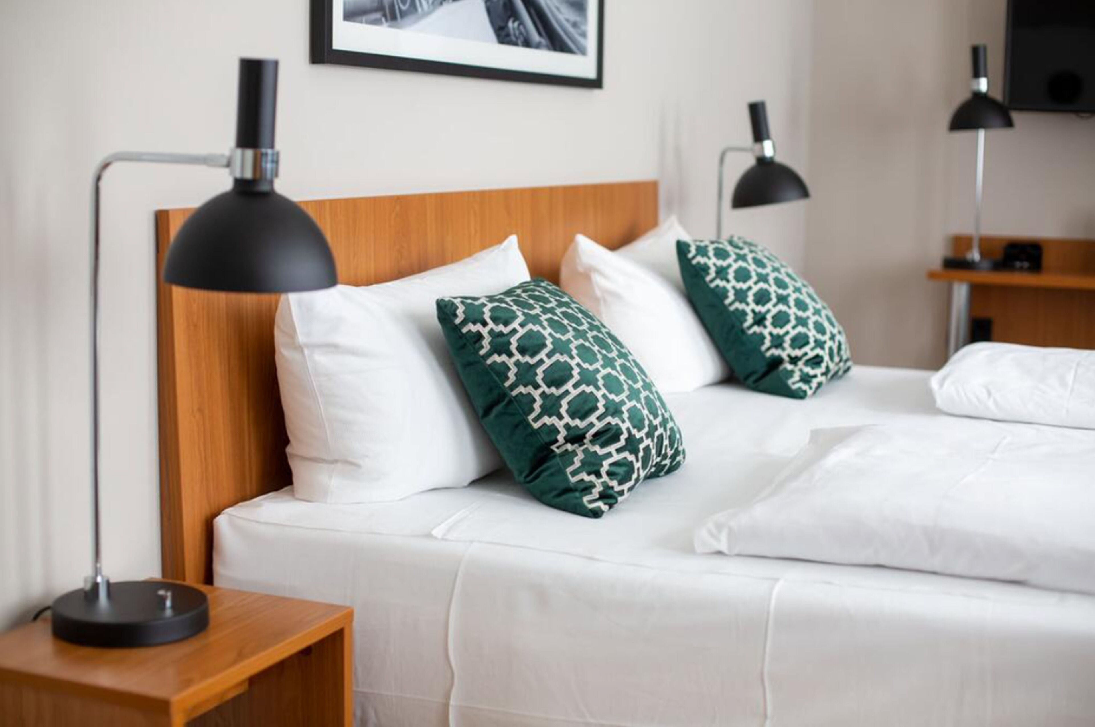 standard double room, non smoking | hypo-allergenic bedding, in-room safe, desk, blackout curtains