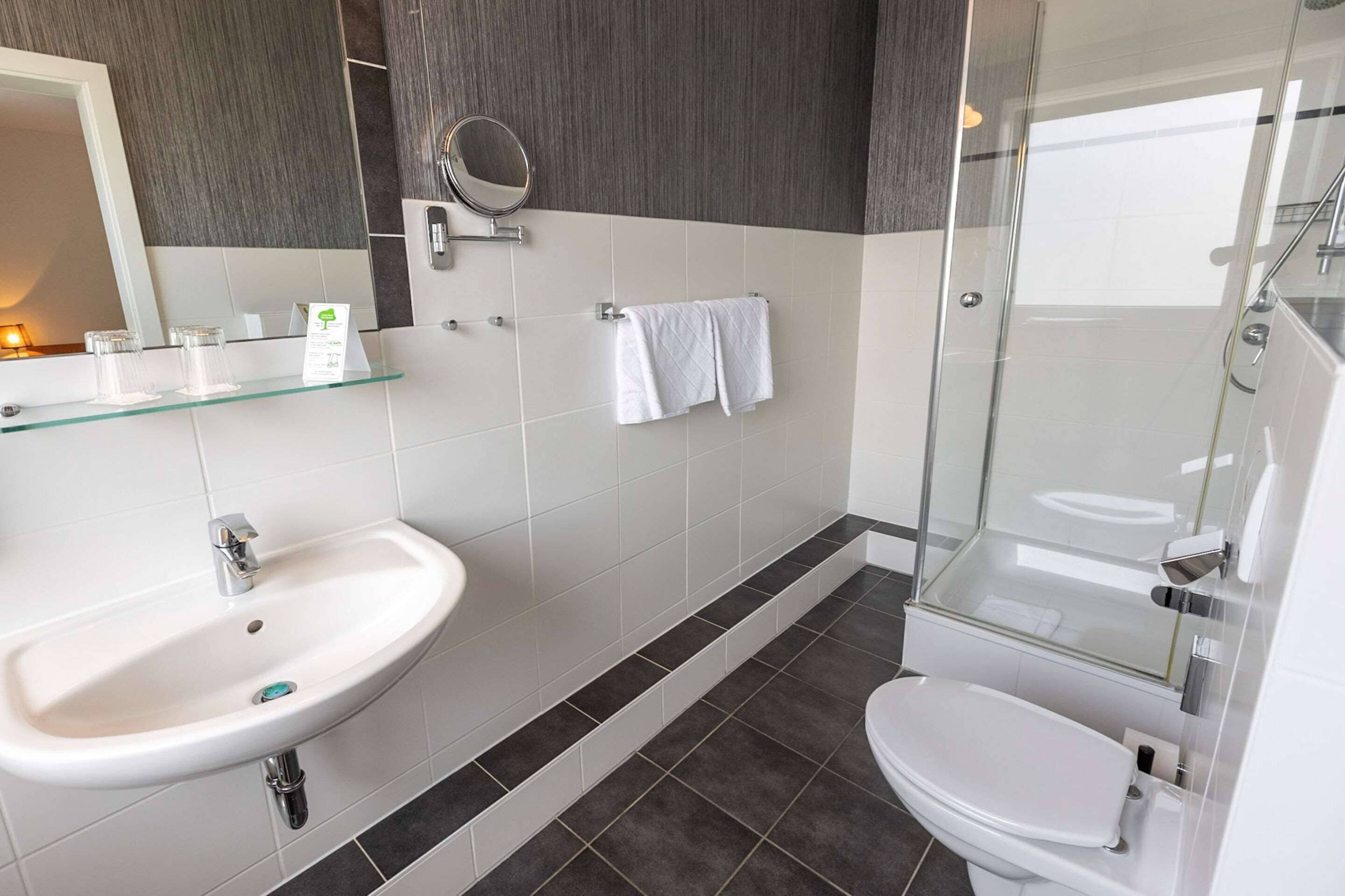 standard double room, non smoking | hypo-allergenic bedding, in-room safe, desk, blackout curtains