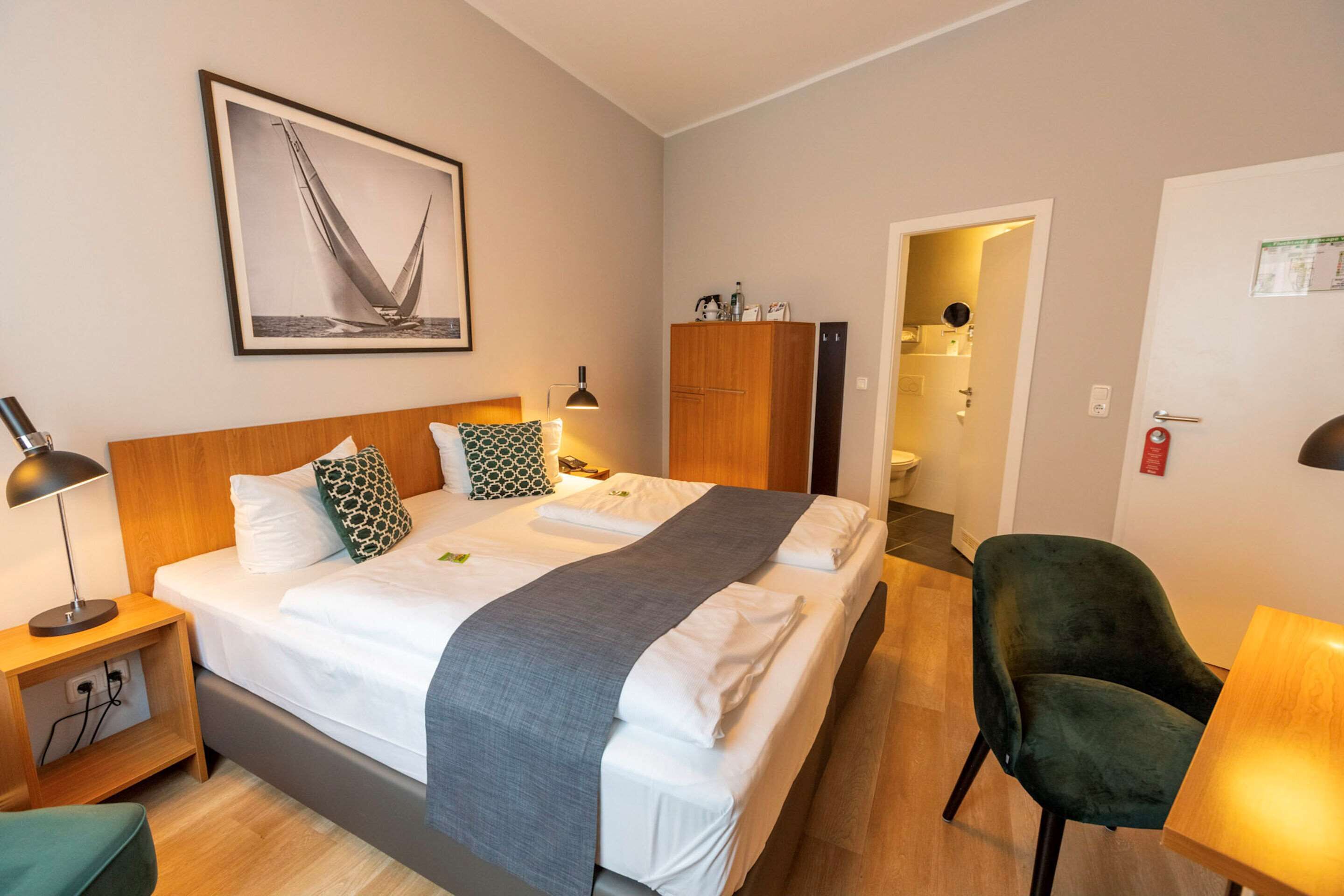 Habitación estándar doble, no fumadores | Ropa de cama hipoalergénica, caja fuerte, escritorio y cortinas opacas