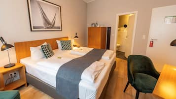 Habitación estándar doble, no fumadores | Ropa de cama hipoalergénica, caja fuerte, escritorio y cortinas opacas