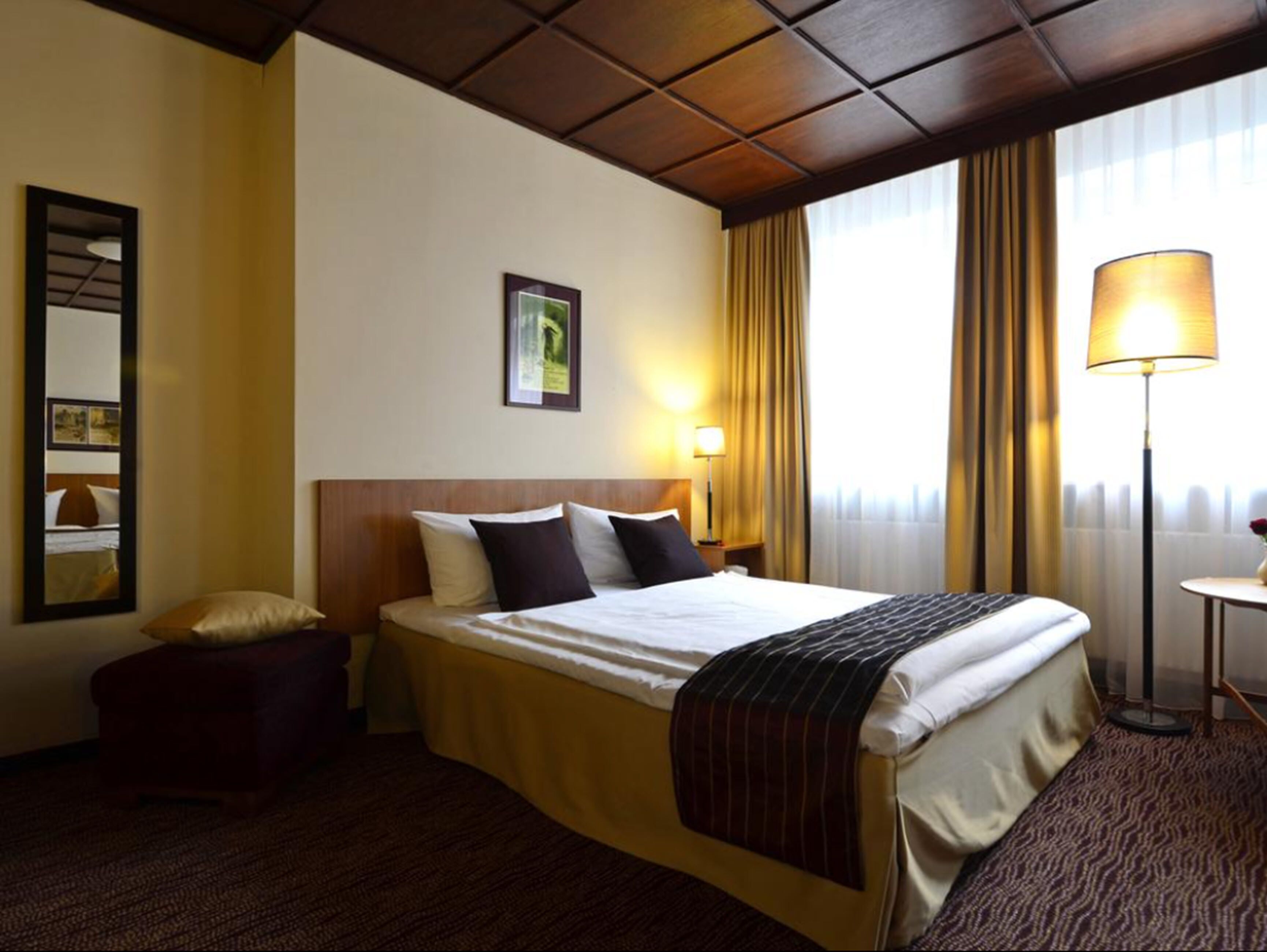 standard quadruple room, 2 double beds, non smoking | hypo-allergenic bedding, in-room safe, desk, blackout curtains