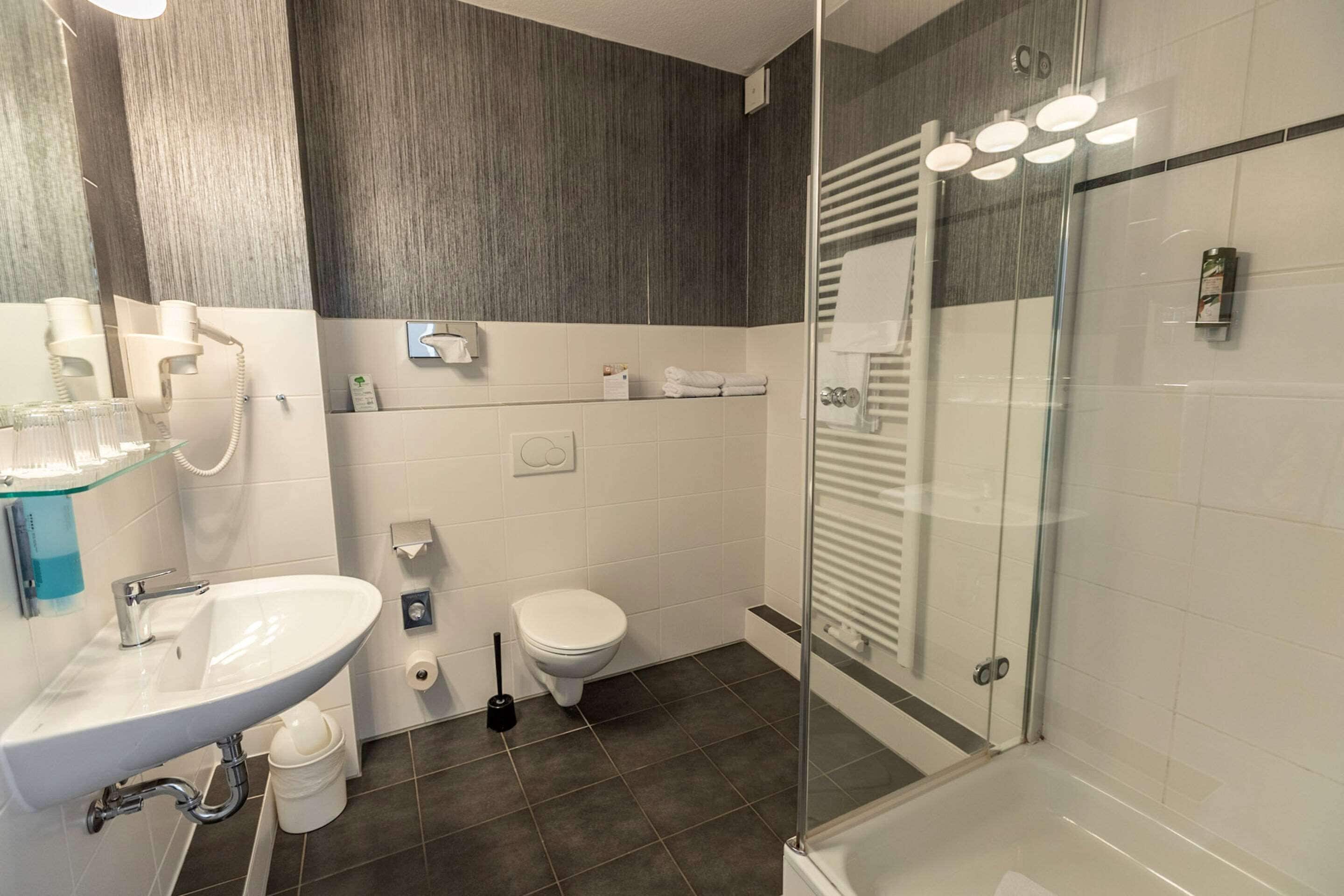 standard quadruple room, 2 double beds, non smoking | hypo-allergenic bedding, in-room safe, desk, blackout curtains