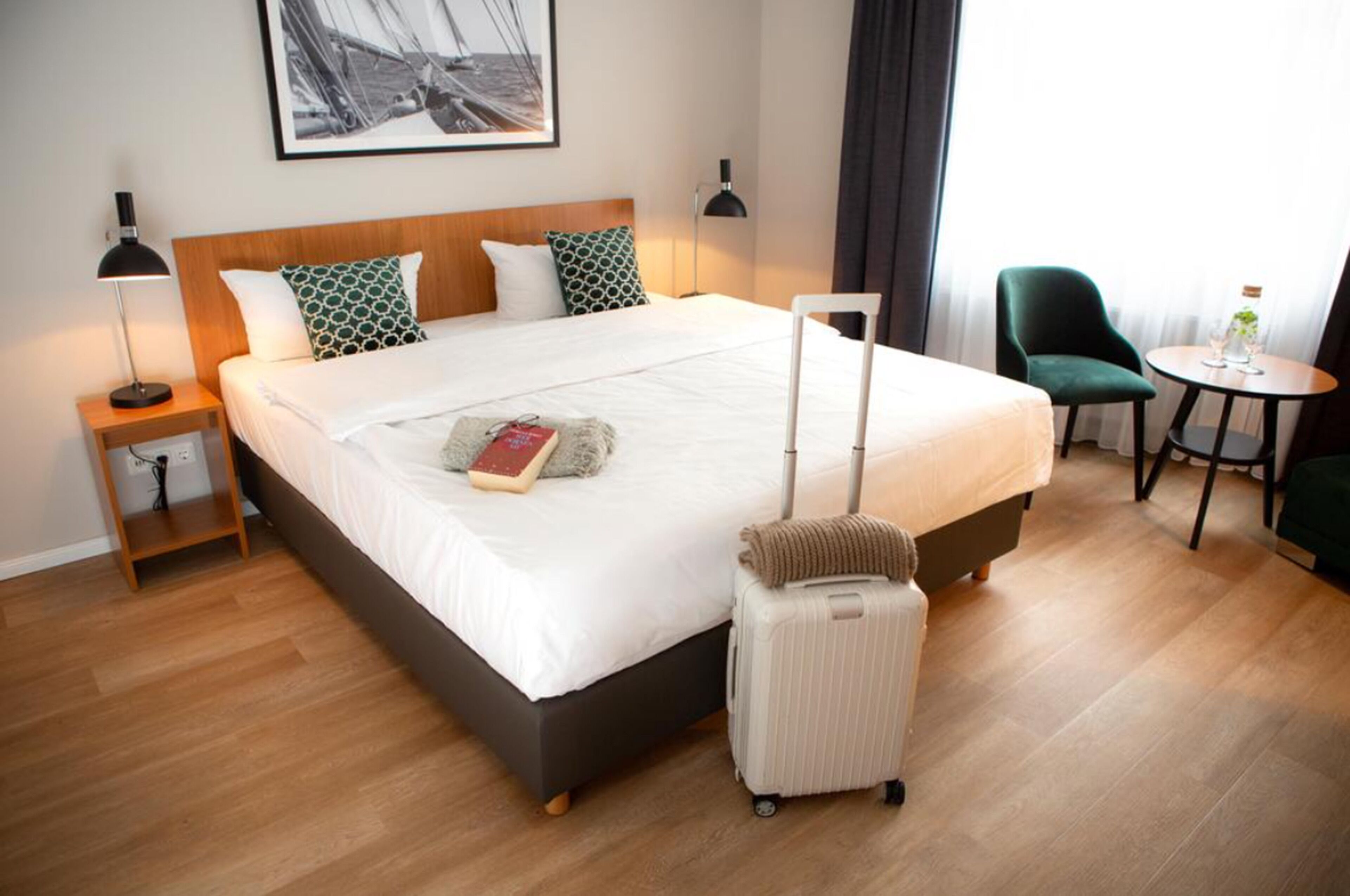 standard double room, non smoking | hypo-allergenic bedding, in-room safe, desk, blackout curtains