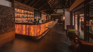 2 bars/lounges, poolside bar