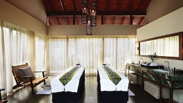 Couples treatment room(s), sauna, hot tub, steam room, body treatments