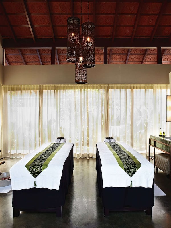 Couples treatment room(s), sauna, hot tub, steam room, body treatments