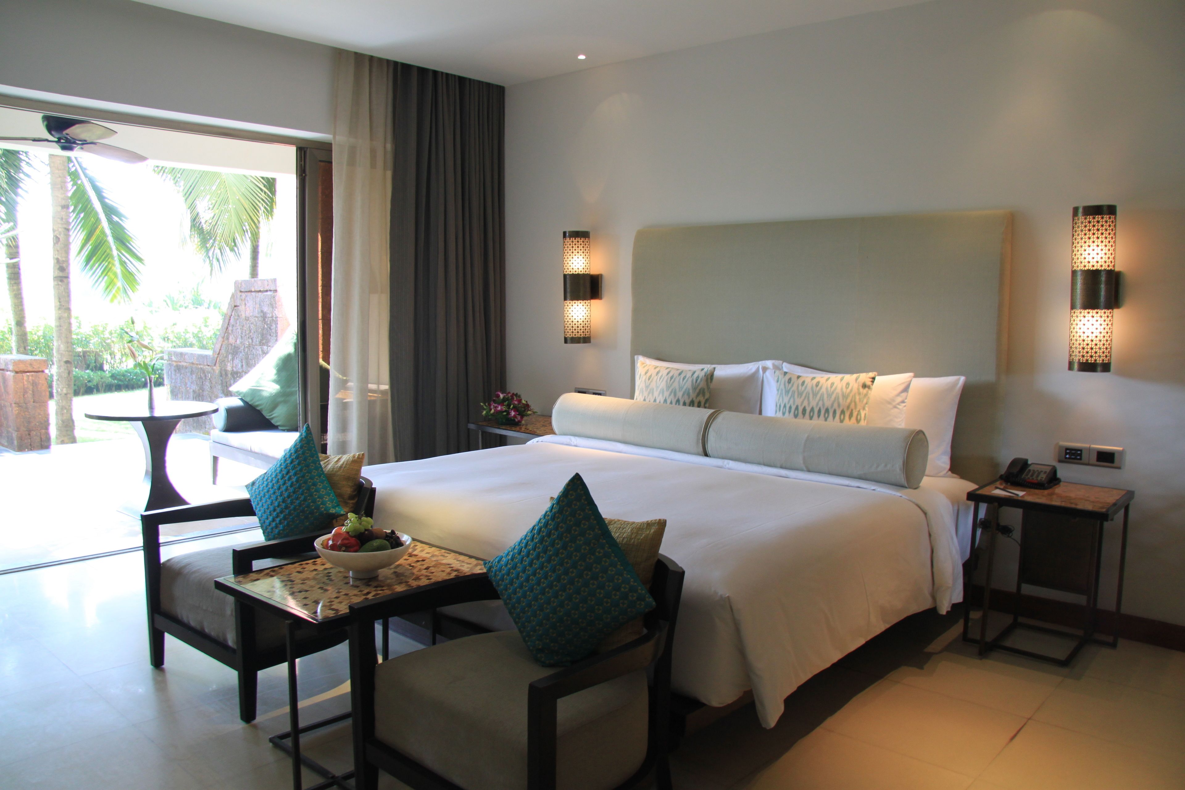 Room, 1 King Bed, Balcony | 1 bedroom, premium bedding, memory-foam beds, minibar