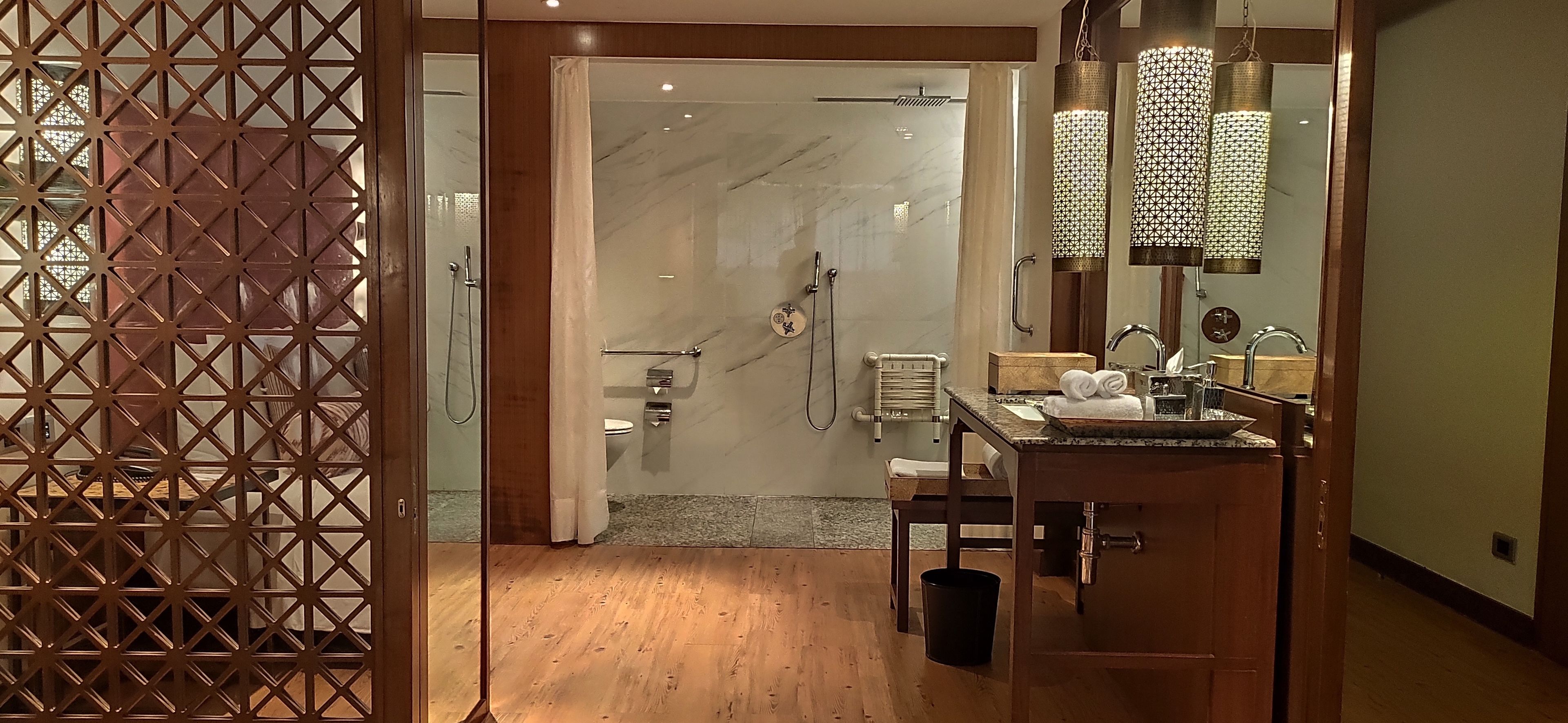 1 bedroom, premium bedding, memory-foam beds, minibar