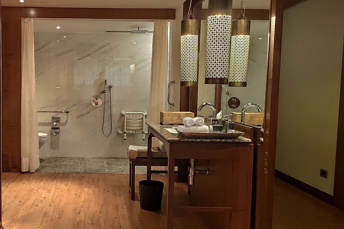 1 bedroom, premium bedding, memory-foam beds, minibar