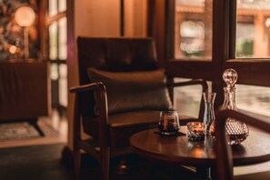 2 bars/lounges, poolside bar - Alila Diwa Goa - A Hyatt Brand (Majorda)