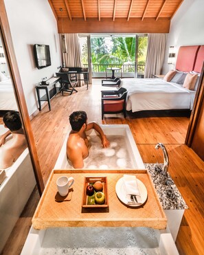 1 bedroom, premium bedding, memory-foam beds, minibar