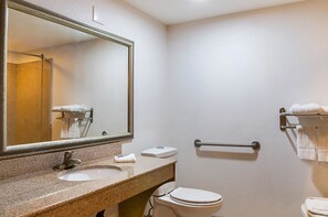 Tina con regadera, amenidades de baño gratuitas, toallas 