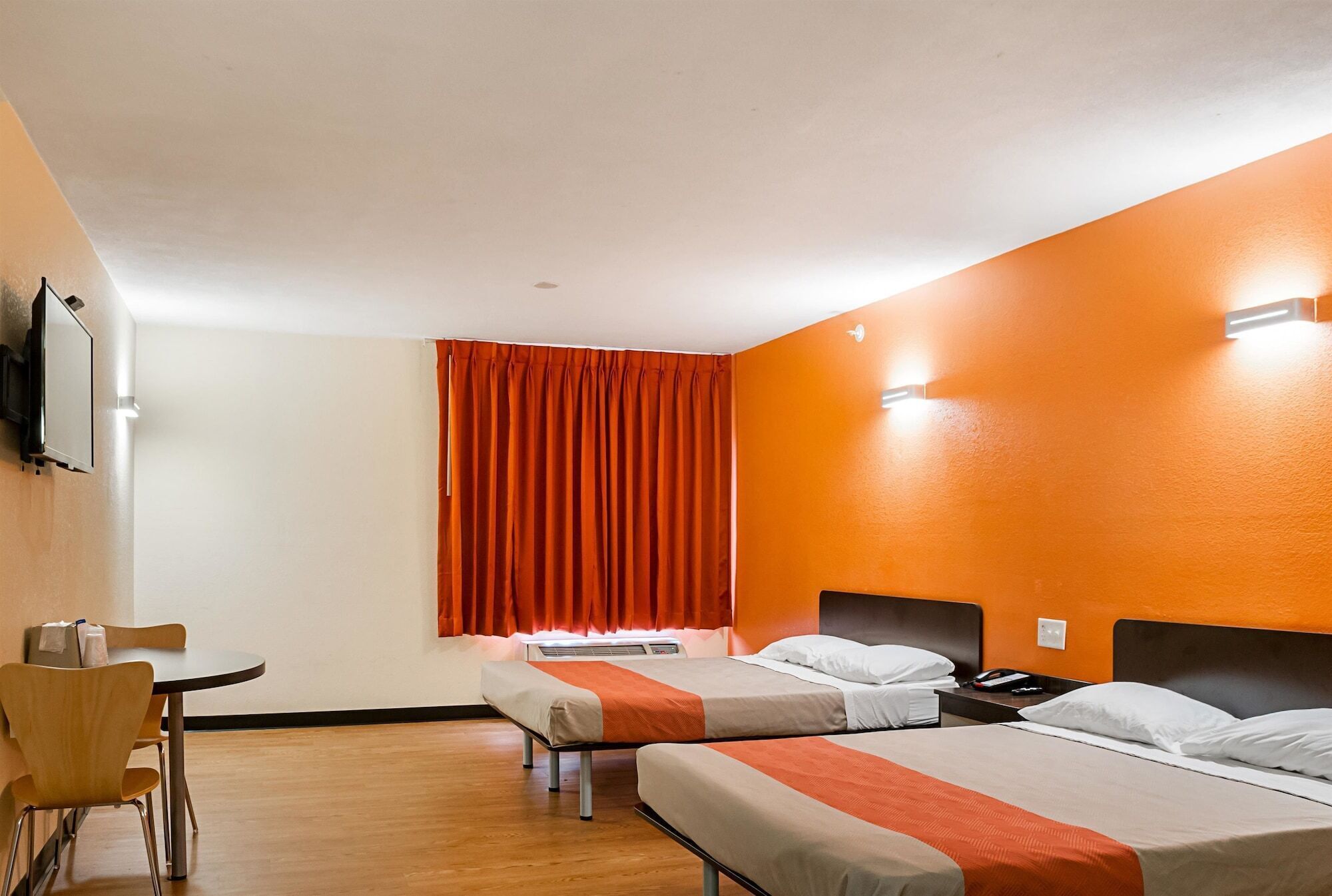 Free WiFi, bed sheets