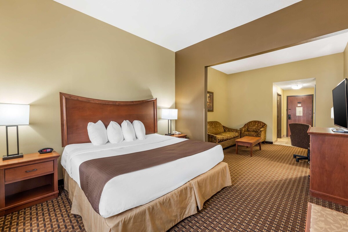 Pillow-top beds, in-room safe, desk, laptop workspace