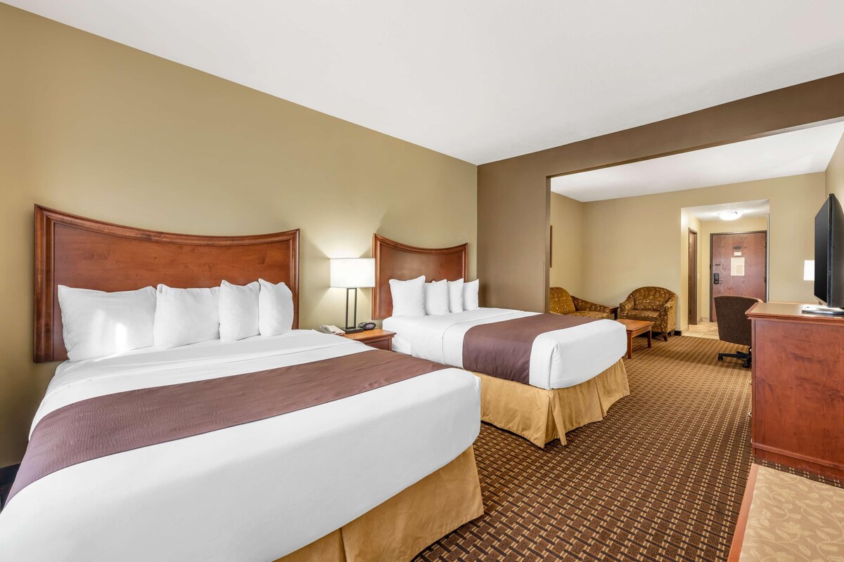 Pillow-top beds, in-room safe, desk, laptop workspace