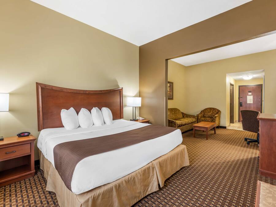 Suite, 1 King Bed, Non Smoking, Refrigerator & Microwave (with Sofabed) | Pillow-top beds, in-room safe, desk, laptop workspace
