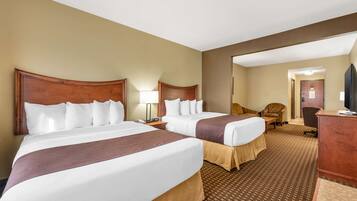 Suite, 2 queensize bedden, toegankelijk voor mindervaliden, bad (with Sofabed) | Pillowtop-bedden, een kluis op de kamer, een bureau, een laptopwerkplek