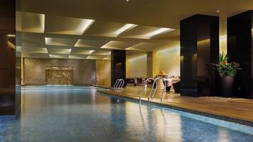 Indoor pool, sun loungers