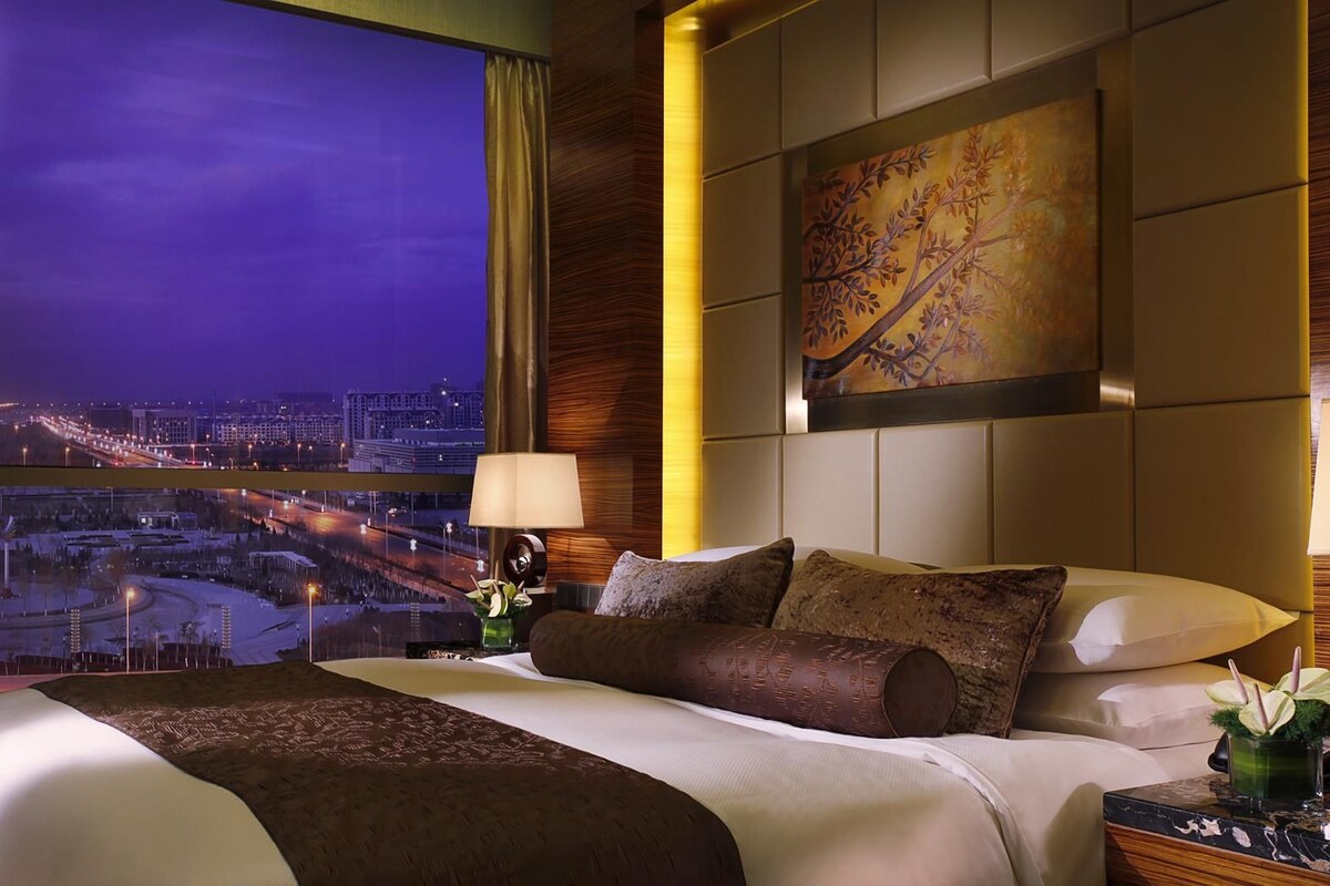 Minibar, in-room safe, desk, blackout curtains