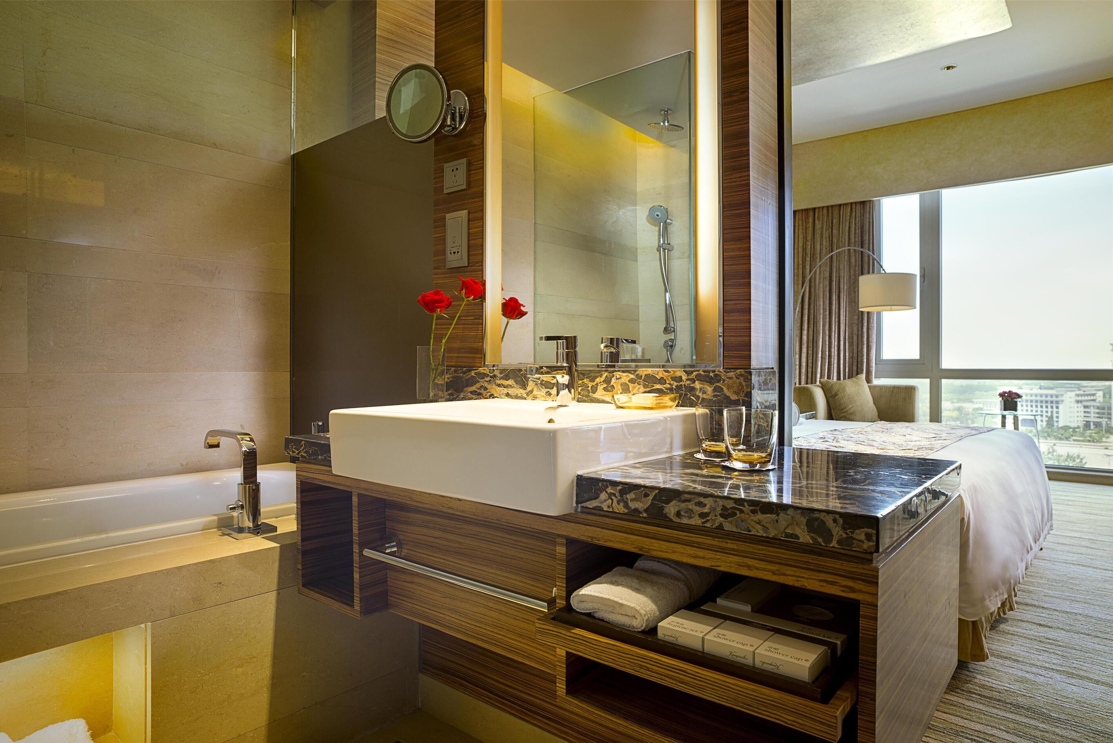 combined shower/bathtub, rainfall showerhead, eco-friendly toiletries