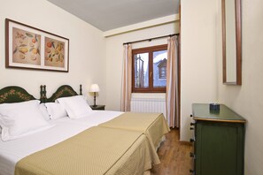 Donzen dekbedden, een kluis op de kamer, gratis extra bedden, beddengoed