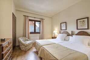 Down comforters, in-room safe, free rollaway beds, bed sheets