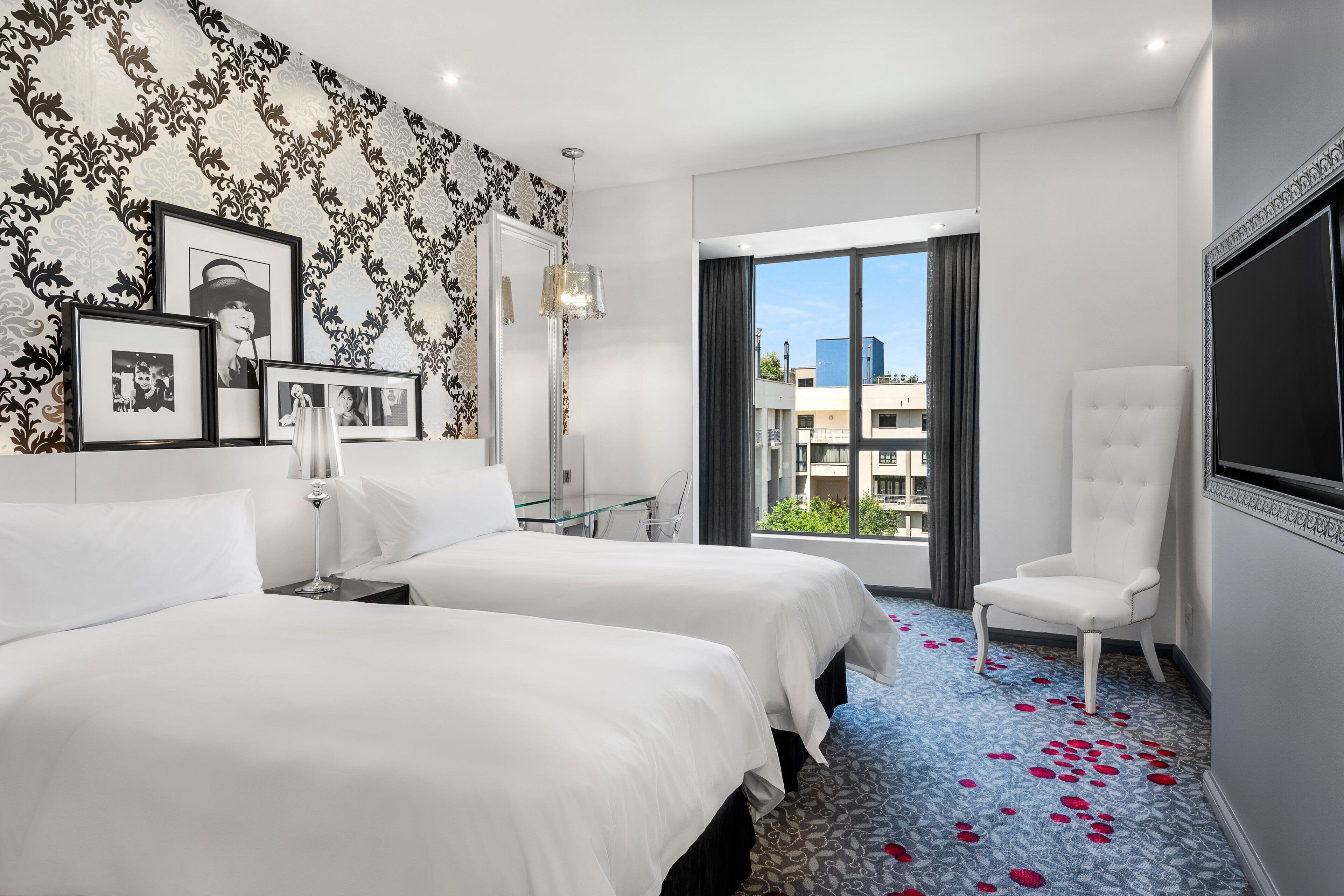 Room, 2 Twin Beds | Minibar, in-room safe, desk, laptop workspace