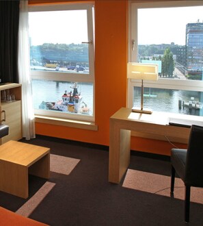 Minibar, in-room safe, desk, soundproofing - Atlantic Hotel Kiel (Kiel)