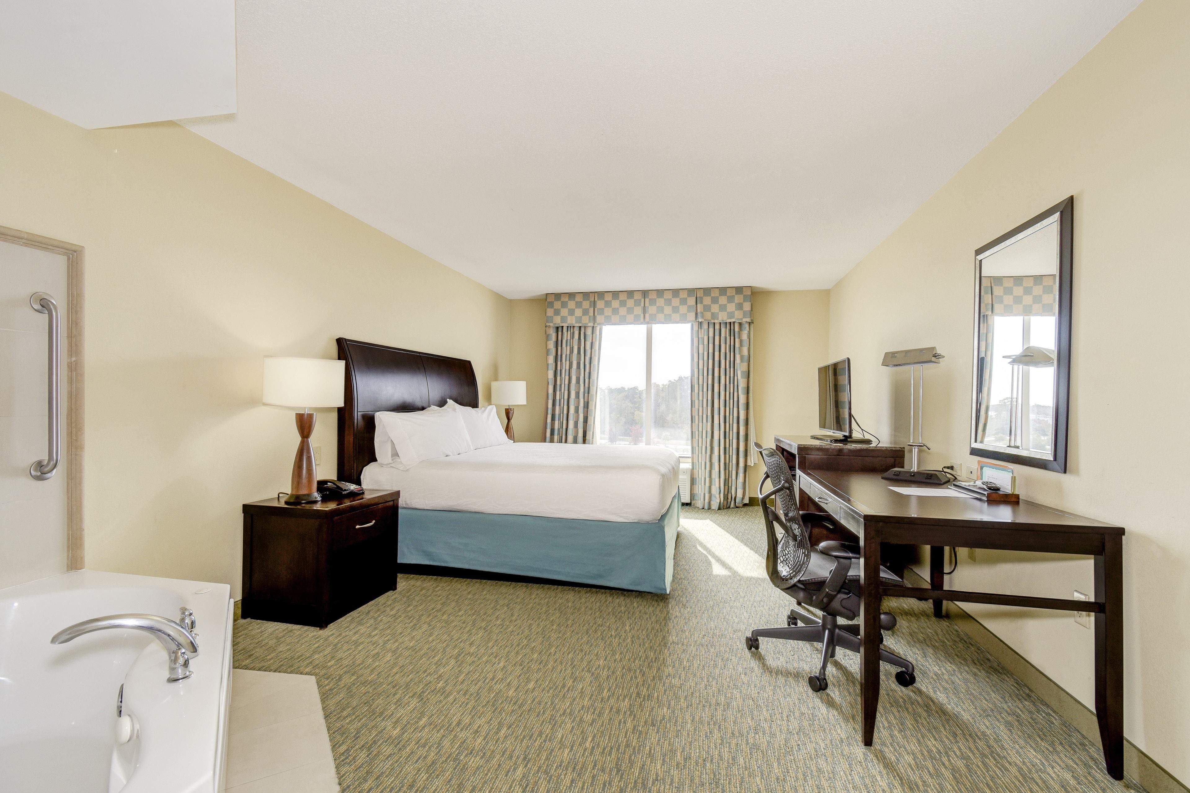 premium bedding, in-room safe, desk, laptop workspace