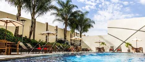 Outdoor pool, pool umbrellas, sun loungers