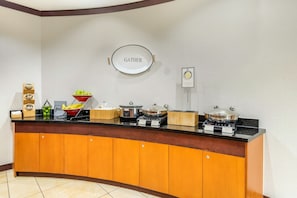 Free continental breakfast on weekends - Fairfield Inn & Suites by Marriott Houston Conroe/Woodlands (Conroe)
