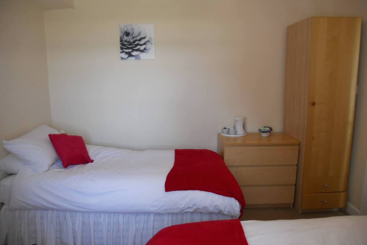 twin room, private bathroom | free wifi