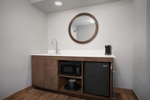 Ropa de cama de alta calidad, escritorio y cortinas blackout 