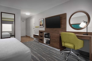 Ropa de cama de alta calidad, escritorio y cortinas blackout