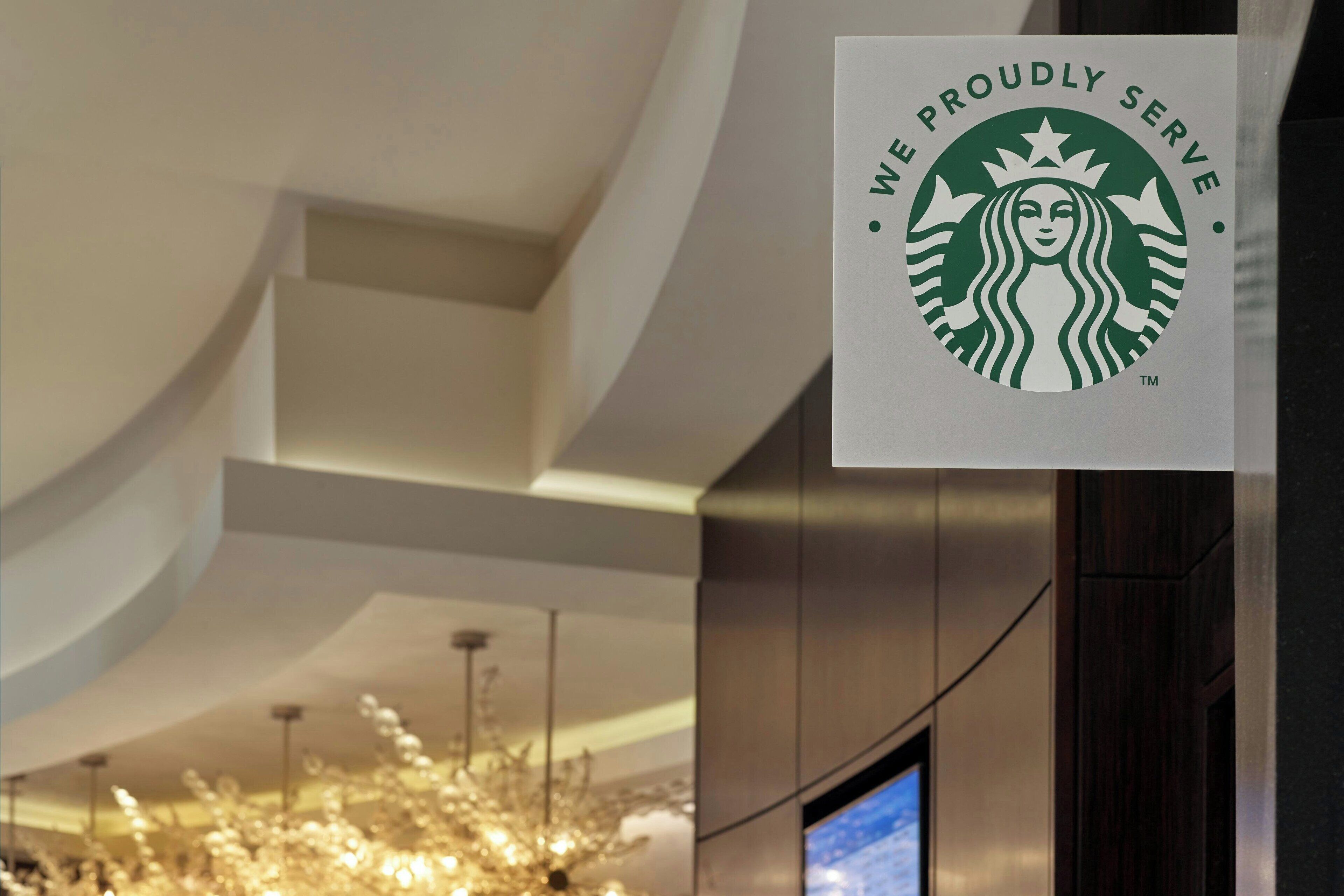 2 restaurants, breakfast, lunch, dinner served; American cuisine 