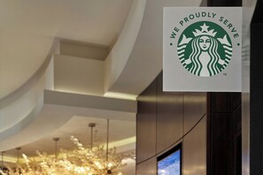 2 間餐廳;供應早餐、午餐、晚餐;美國菜