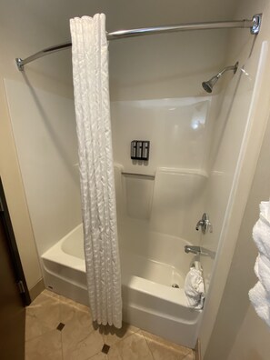 Hair dryer, towels - Prairie Hotel (Yelm)