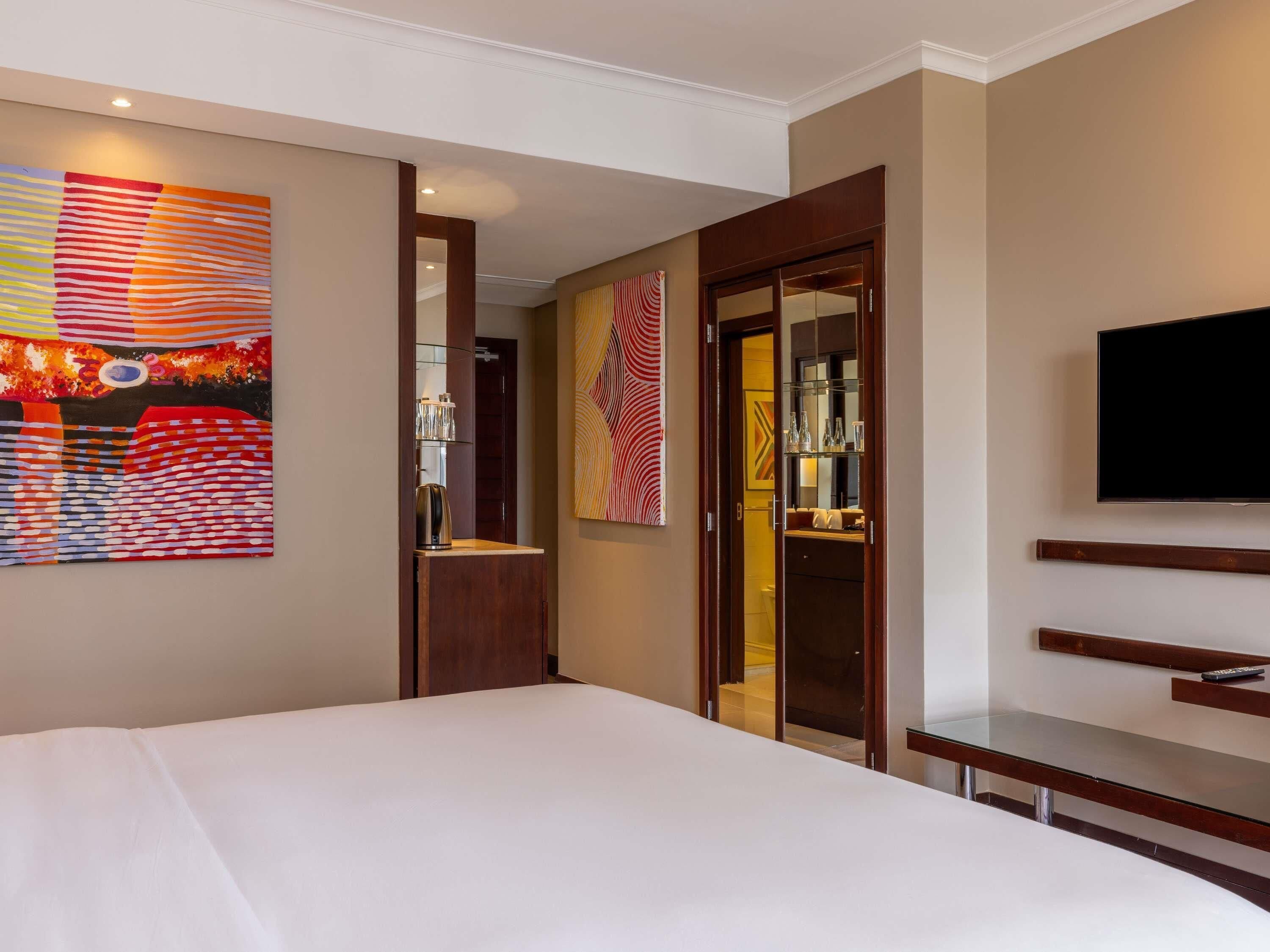 Superior Room, 1 King Bed | Minibar, in-room safe, desk, soundproofing