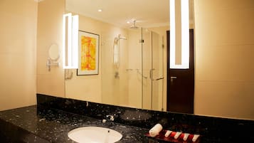 Combined shower/bathtub, eco-friendly toiletries, hair dryer, bathrobes