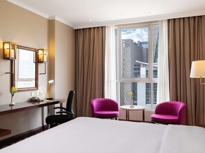 Superior-værelse - 1 kingsize-seng | Minibar, pengeskab på værelset, skrivebord, lydisolering