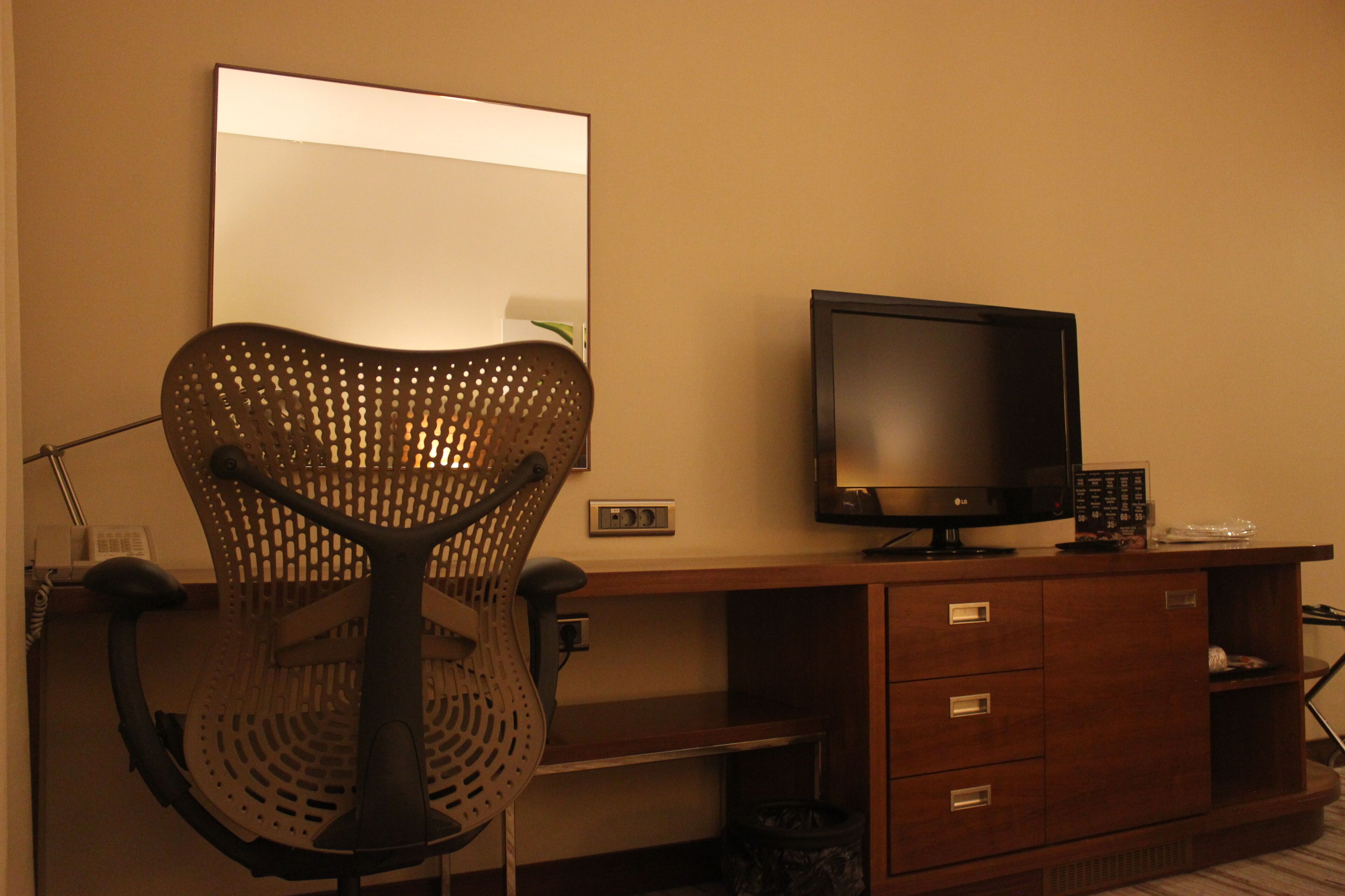 queen family room with sofa bed | television