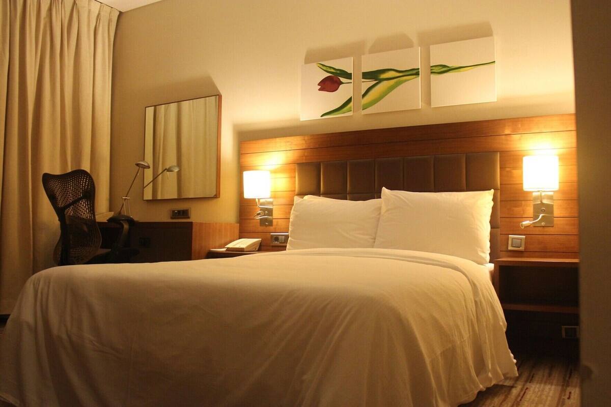 Premium bedding, in-room safe, desk, soundproofing