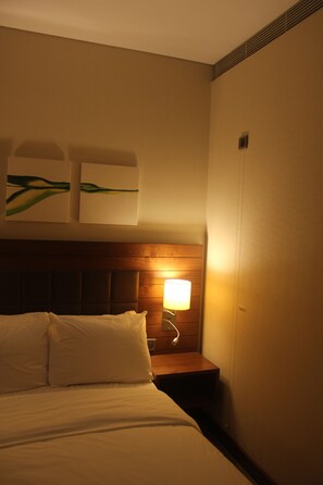 Queen Accesible Room | 1 bedroom, premium bedding, in-room safe, desk