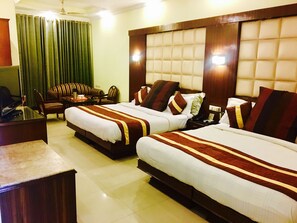 Suite | Premium bedding, down duvets, Select Comfort beds, in-room safe - Hotel CJ International (Amritsar)