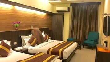 Super deluxe | Premium bedding, down comforters, Select Comfort beds, in-room safe